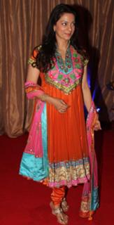 Juhi Chawla feet photo thumbnail