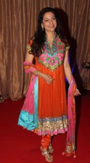 Juhi Chawla feet photo thumbnail