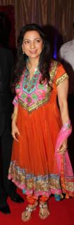 Juhi Chawla feet photo thumbnail