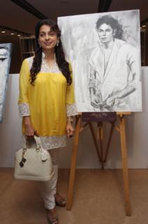 Juhi Chawla feet photo thumbnail