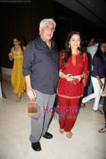 Juhi Chawla feet photo thumbnail