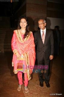 Juhi Chawla feet photo thumbnail