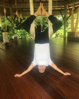Juhi Chawla feet photo thumbnail