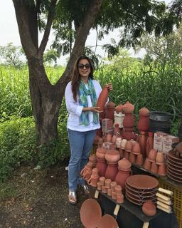 Juhi Chawla feet photo thumbnail