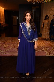 Juhi Chawla feet photo thumbnail