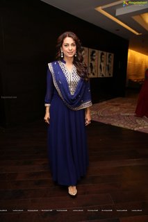 Juhi Chawla feet photo thumbnail