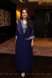 Juhi Chawla feet photo thumbnail