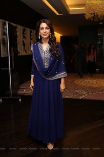 Juhi Chawla feet photo thumbnail