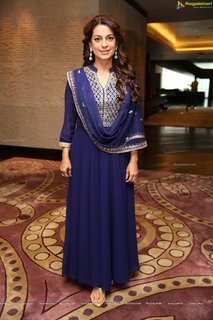 Juhi Chawla feet photo thumbnail
