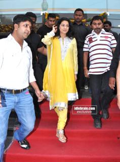 Juhi Chawla feet photo thumbnail
