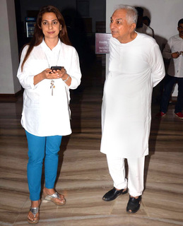 Juhi Chawla feet photo thumbnail