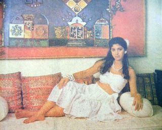 Juhi Chawla feet photo thumbnail