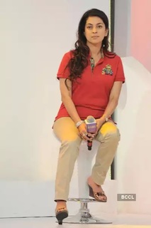 Juhi Chawla feet photo thumbnail