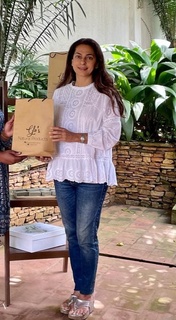Juhi Chawla feet photo thumbnail