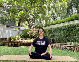 Juhi Chawla feet photo thumbnail