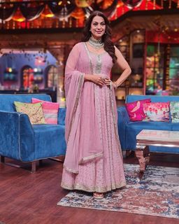 Juhi Chawla feet photo thumbnail