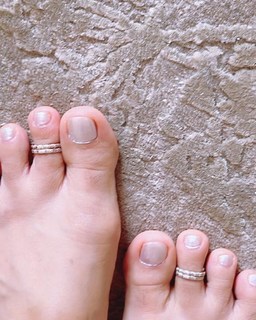 Juhi Chawla feet photo thumbnail