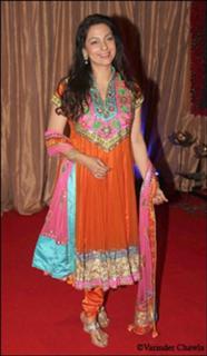 Juhi Chawla feet photo thumbnail