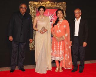 Juhi Chawla feet photo thumbnail