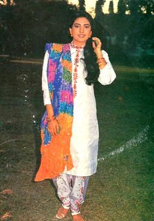 Juhi Chawla feet photo thumbnail