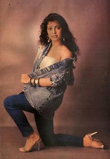 Juhi Chawla feet photo thumbnail