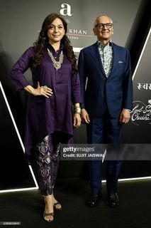 Juhi Chawla feet photo 3