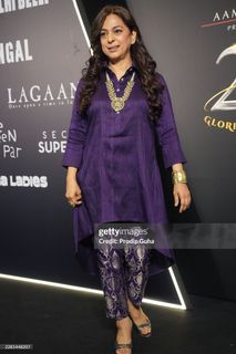 Juhi Chawla feet photo 2