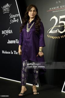 Juhi Chawla feet photo 1