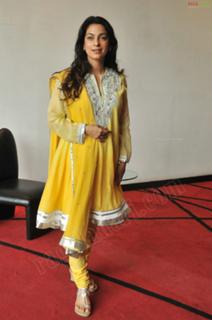 Juhi Chawla feet photo thumbnail