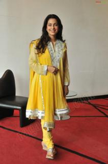 Juhi Chawla feet photo thumbnail
