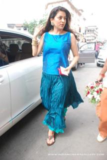 Juhi Chawla feet photo thumbnail