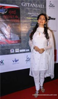 Juhi Chawla feet photo thumbnail