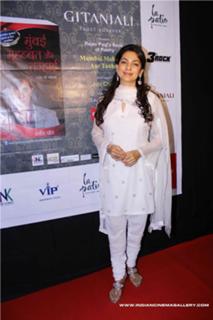 Juhi Chawla feet photo thumbnail