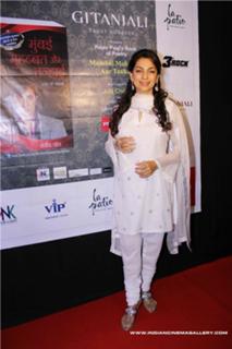 Juhi Chawla feet photo thumbnail
