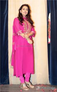 Juhi Chawla feet photo thumbnail