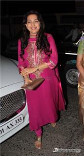 Juhi Chawla feet photo thumbnail