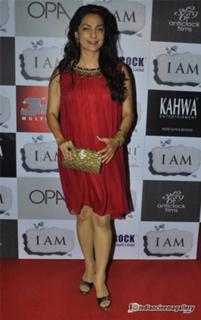 Juhi Chawla feet photo thumbnail