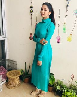 Juhi Rustagi feet photo 2