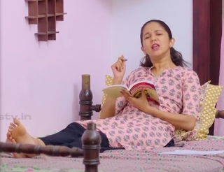 Juhi Rustagi feet photo 2
