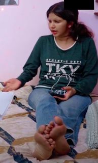 Juhi Rustagi feet photo 7