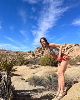 Jules Ari feet photo thumbnail