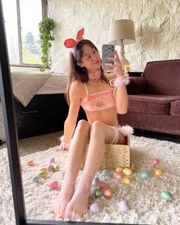 Jules Ari feet photo thumbnail