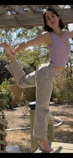 Jules Ari feet photo thumbnail