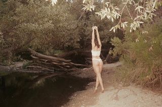 Jules Ari feet photo thumbnail