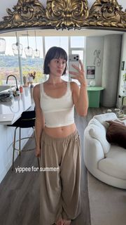 Jules Ari feet photo 17