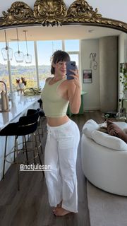 Jules Ari feet photo 8
