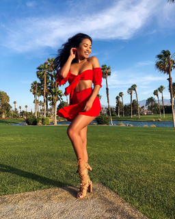 Jules Aurora feet photo thumbnail