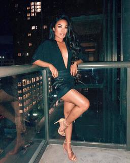 Jules Aurora feet photo thumbnail