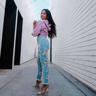 Jules Aurora feet photo thumbnail