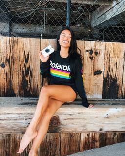 Jules Aurora feet photo thumbnail